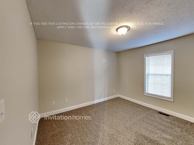 Building Photo - 5311 Oaktree Dr