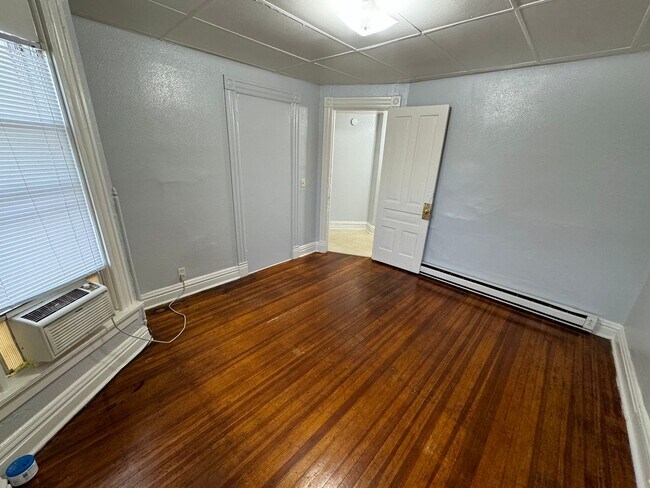 Building Photo - 432 W 3rd St