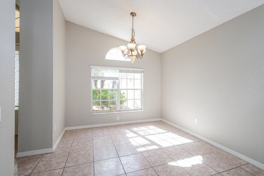 Building Photo - 9233 Buena Mesa Dr