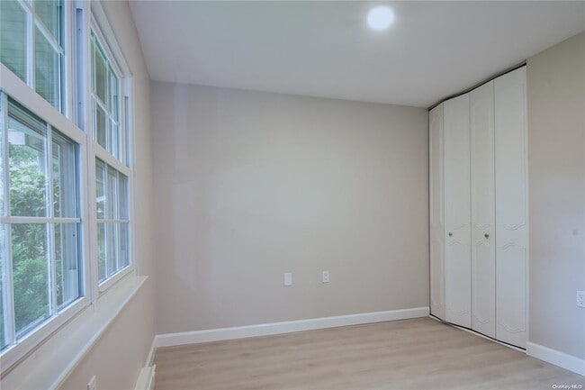 Building Photo - 332 Woodbridge Dr