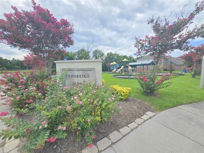 Building Photo - 1423 Stone Bluff Dr