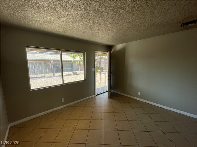 Building Photo - 3801 Royal Crest St