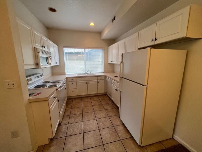 Building Photo - Great Condo with Garage in South Ft. Collins