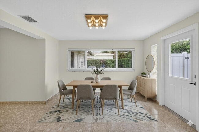 Building Photo - 4442 Sea Grape Dr