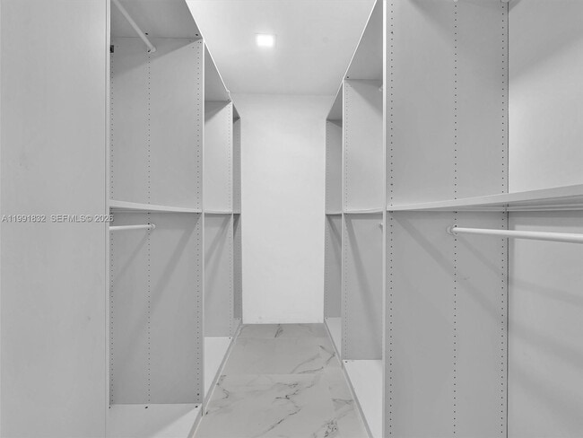 Building Photo - 3010 Alton Rd