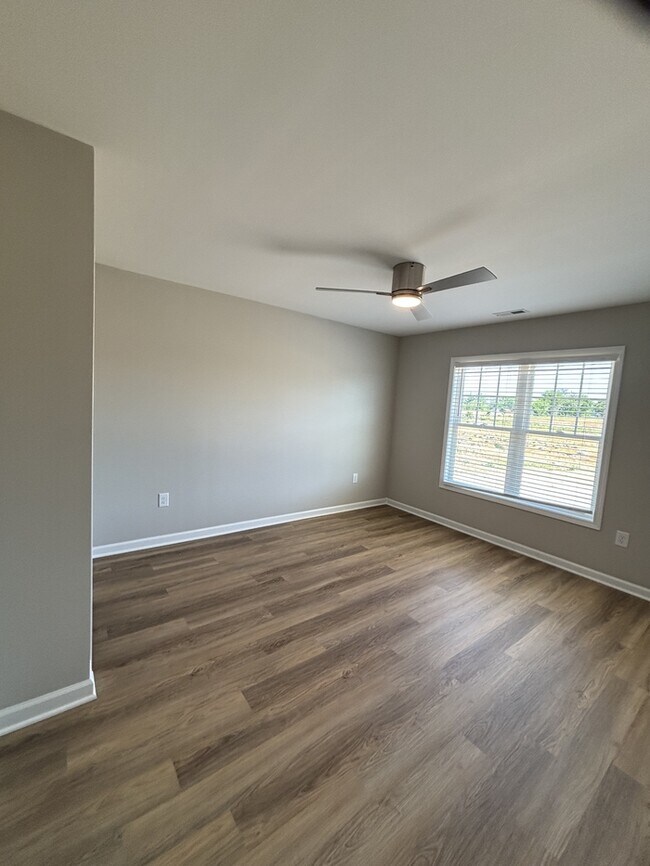 Building Photo - 102 Bradfield Cir