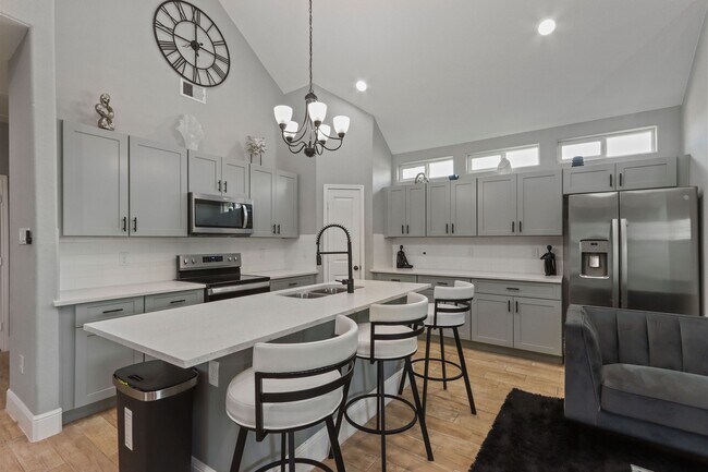 Building Photo - 5607 Bacher St