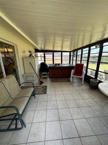 Building Photo - 2425 Doud St