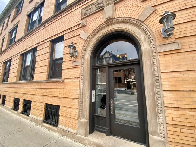 Primary Photo - 2113 W North Ave