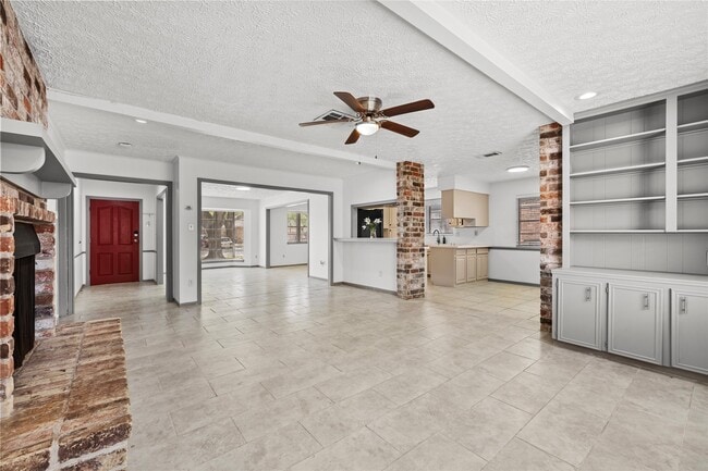 Building Photo - 13834 Oakwood Ln