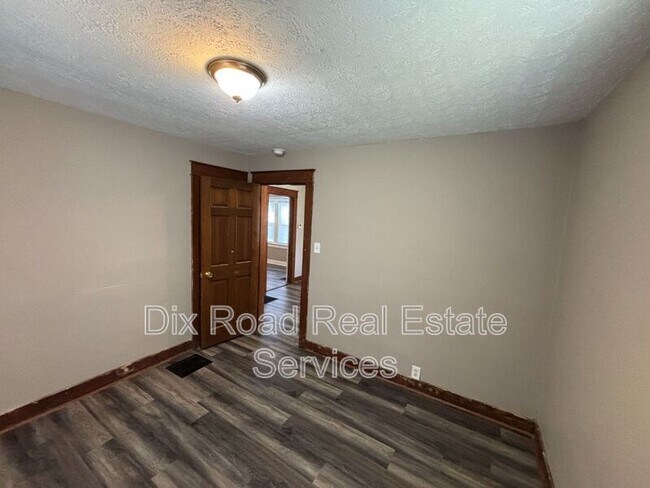 Building Photo - 963 N E St