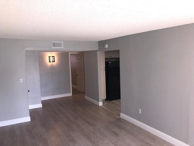 Building Photo - Beautiful Fully Renovated 4 Beds/2Baths