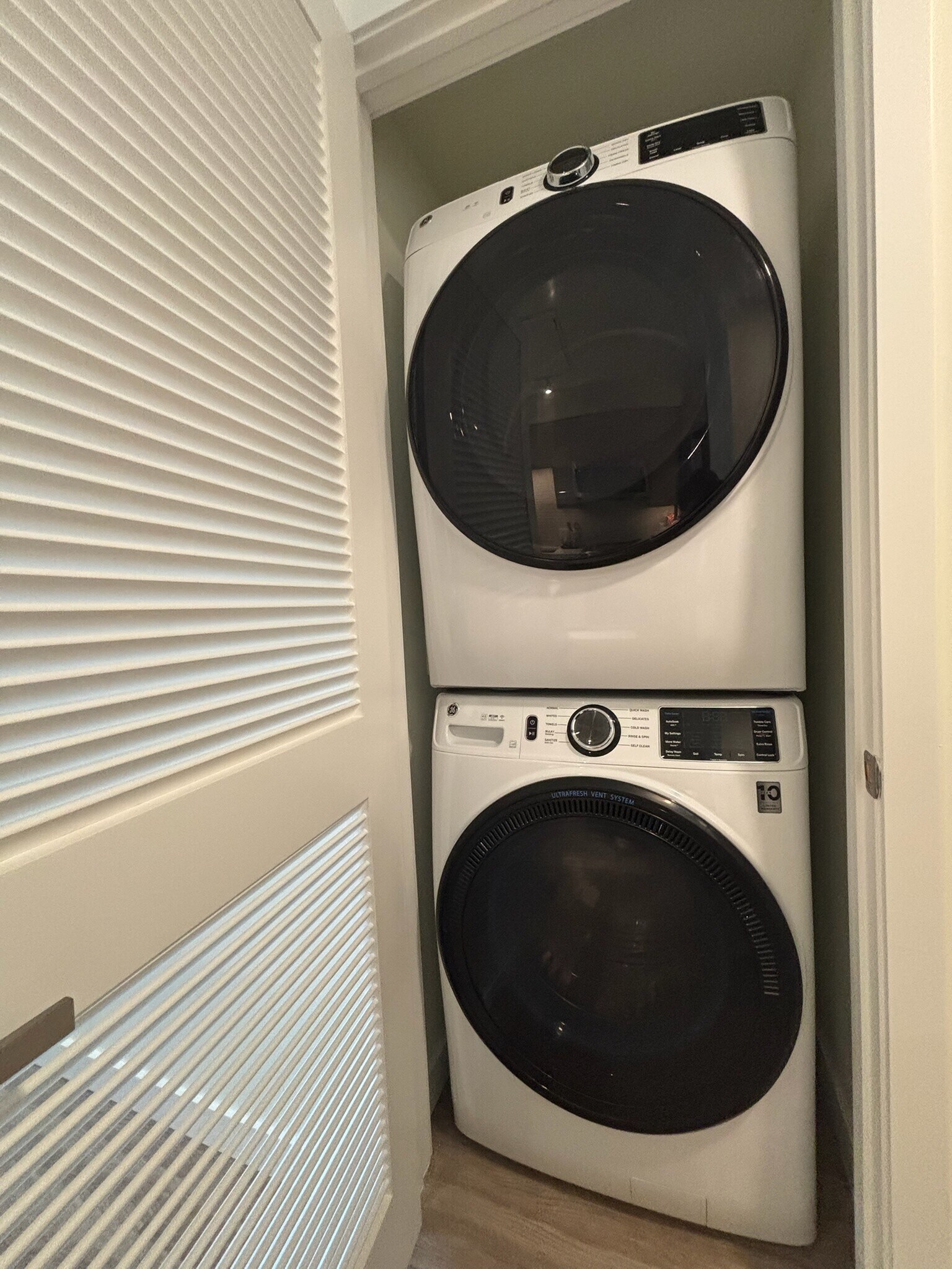 Building Photo - 221 NE 26th Ter