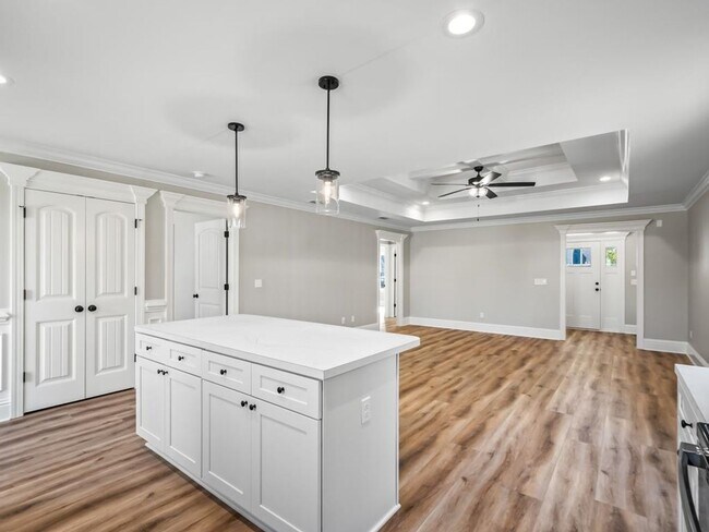 Building Photo - Spooktacular 3 Bedroom Available in Wakull...