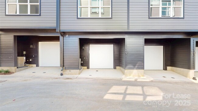 Building Photo - 409 Devender Ln