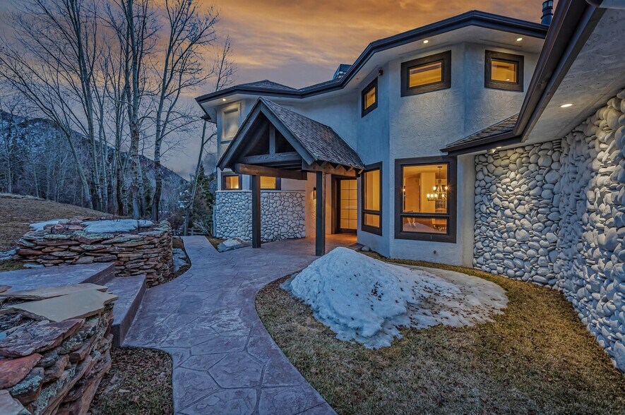 Building Photo - 50 N River Rd