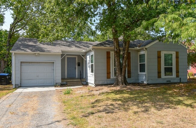 Primary Photo - 1103 Pecan Ave