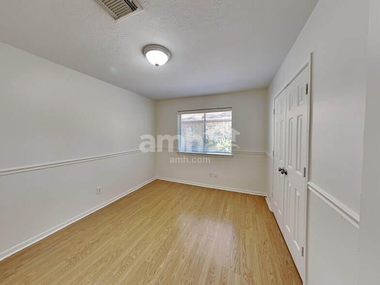 Building Photo - 10467 Twin Circles Dr