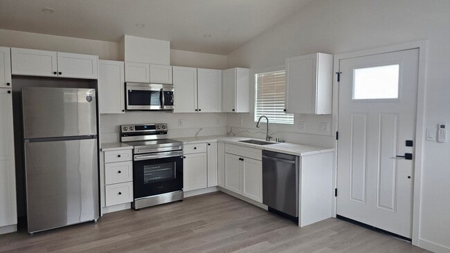 Building Photo - 376 Marna Dr
