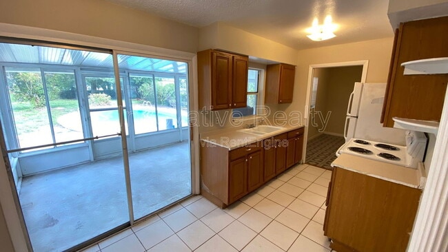 Building Photo - 5624 Pinerock Rd