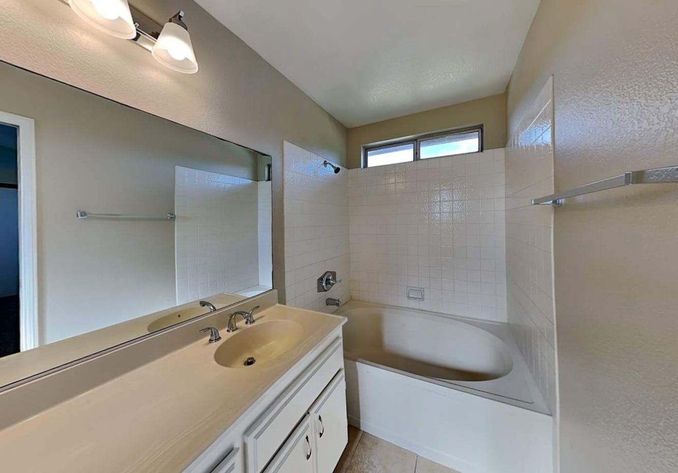 Building Photo - 112 Placid Ave