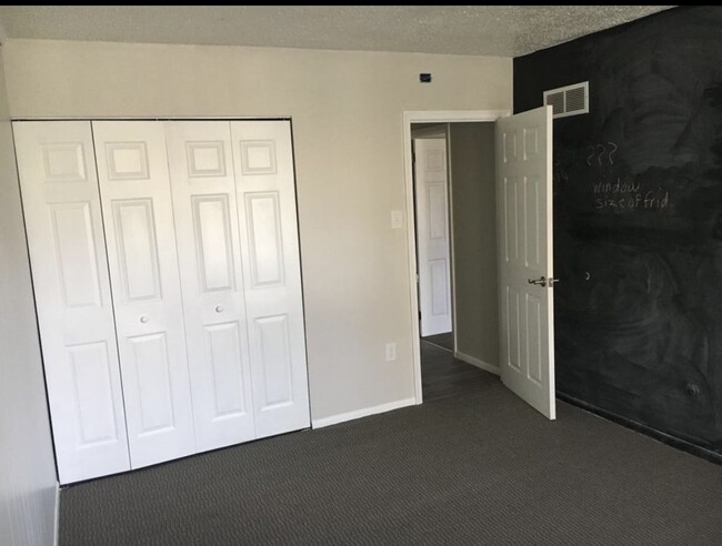 Building Photo - 26-10 Laurel Springs Ln