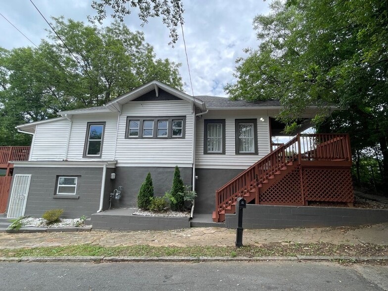 Primary Photo - 264 Wellington St SW