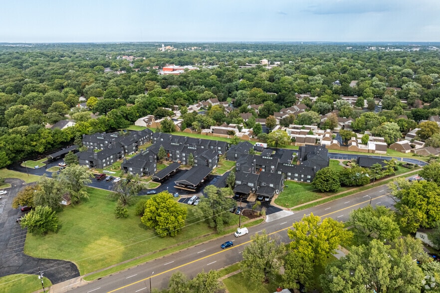 Windchase Flats and Townhomes - Windchase Flats &amp; Townhomes