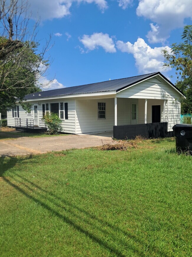 Building Photo - 806 Miller Ave