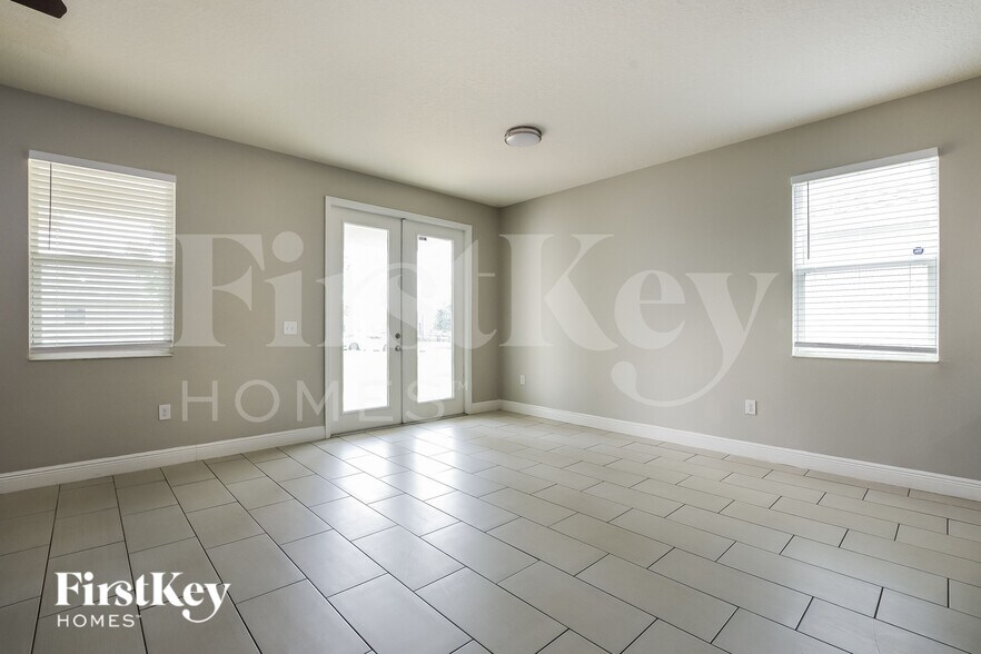Building Photo - 12018 Sumter Dr