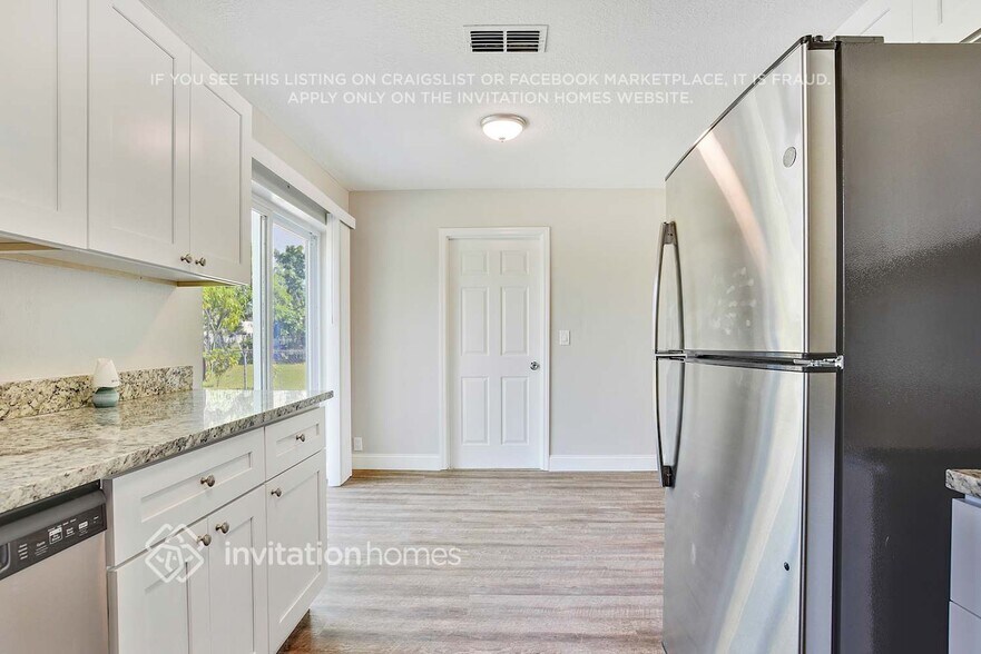 Building Photo - 475 Lear St