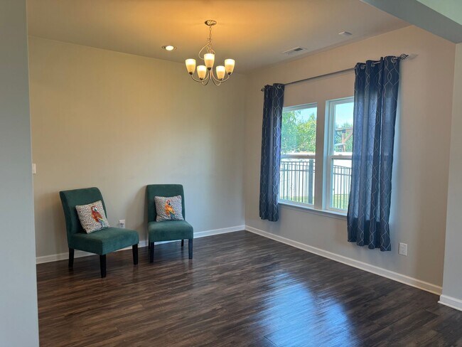 Building Photo - Five Bedroom Home in The Villages of Denver