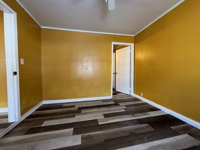 Building Photo - 145 E Santa Clair St