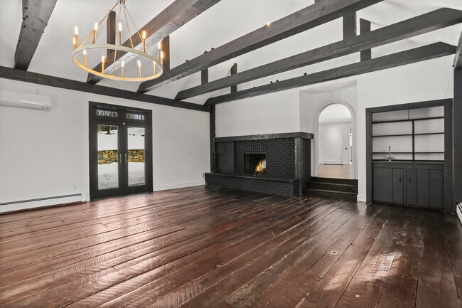 Building Photo - 11 Partrick Ln