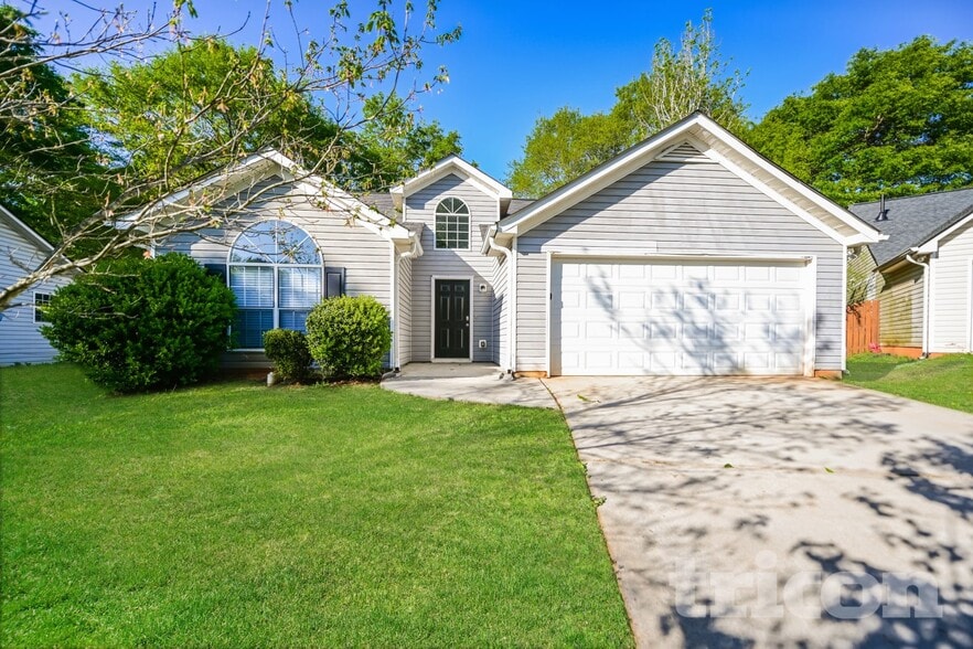 Primary Photo - 1002 Mark Trail