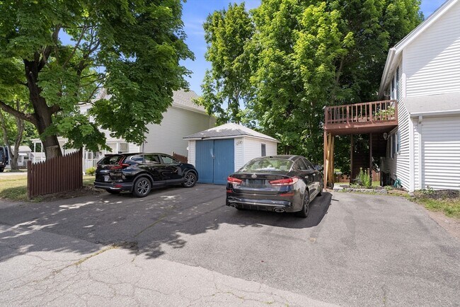 Building Photo - 589 Willard St