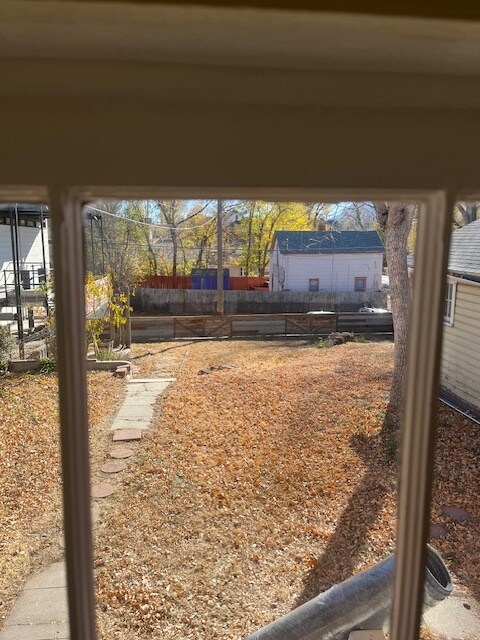 Building Photo - 831 E Platte Ave