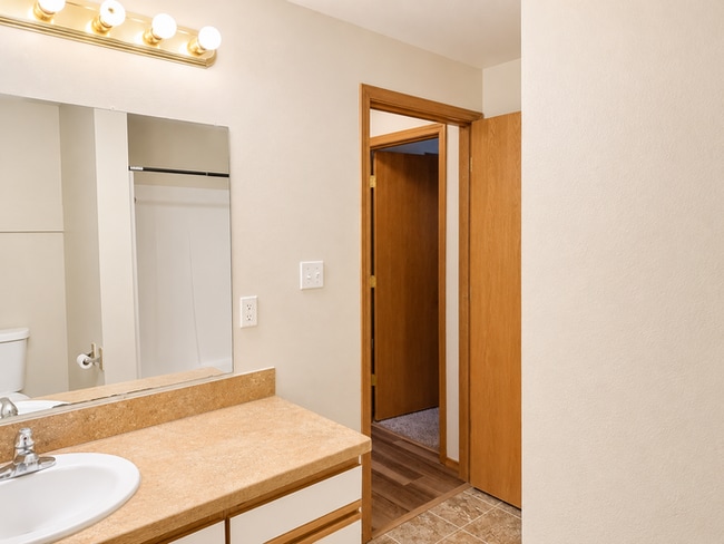 Building Photo - 60 E Hemlock Ct