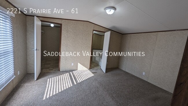 Building Photo - 2221 S Prairie Ave