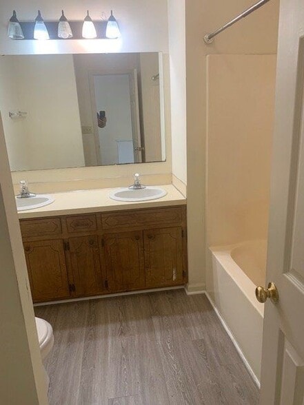 Building Photo - 344 Haven Dr