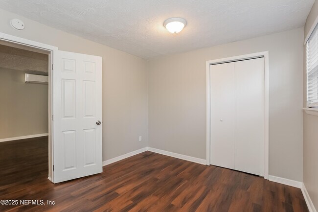 Building Photo - 5029 Fredericksburg Ave