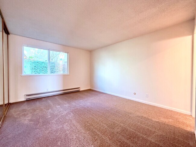 Building Photo - Recently Updated Condo with OCEAN VIEW - W...