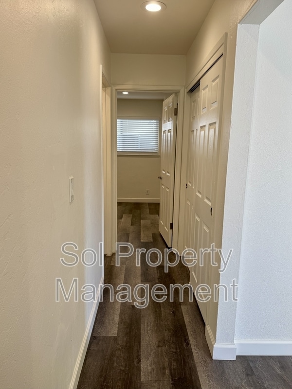 Building Photo - 1053 W Hamilton Ave