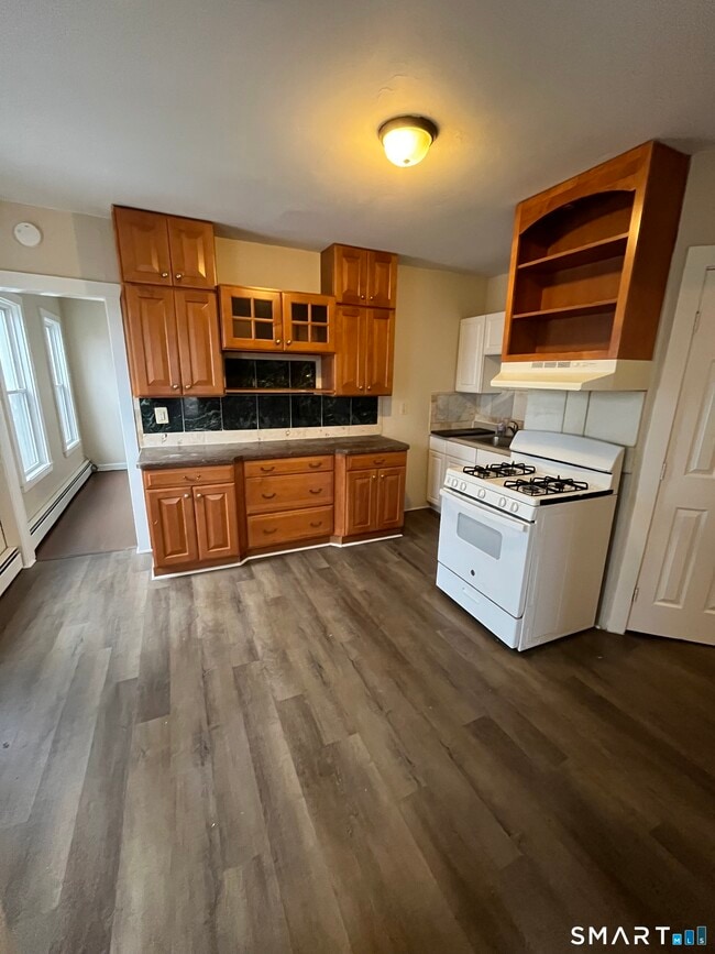 Building Photo - 33 Dewey St