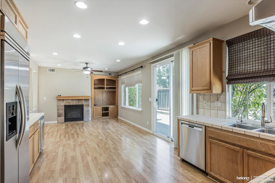 Building Photo - 2721 Moet Ln