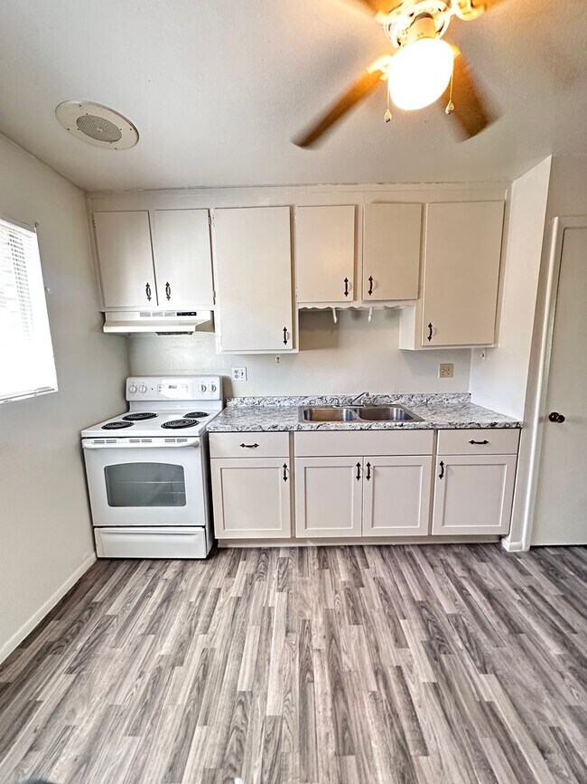 Building Photo - 3215 Morris St NE