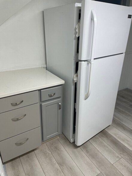 Building Photo - 76 Benham St