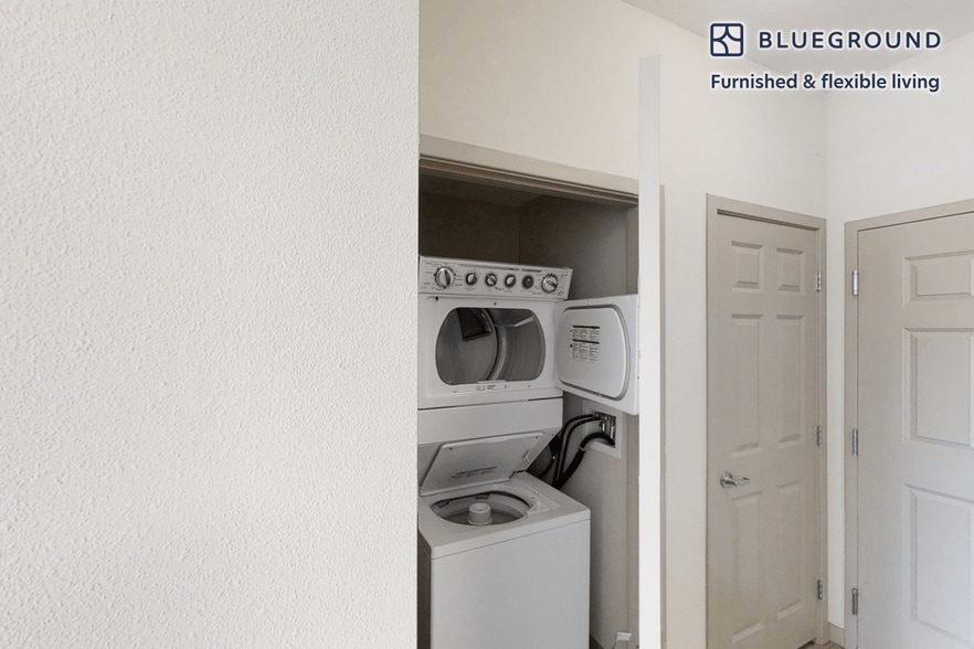 Building Photo - 5200 Iron Horse Pkwy