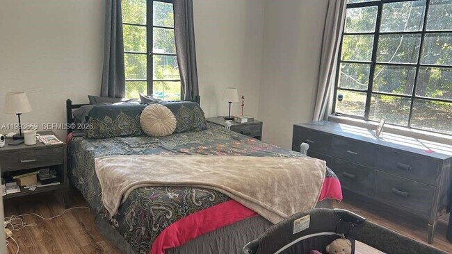 Building Photo - 1238 NE 112th St