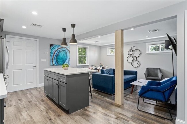 Building Photo - 4 James St